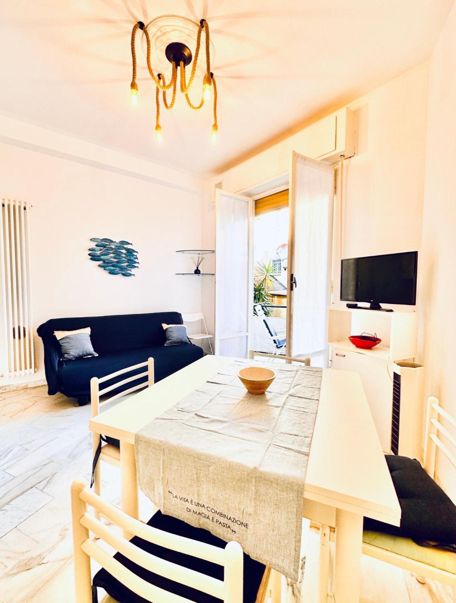 Апартаменты Hostdomus - Cozy Corner Near The Sea Финале Лигуре Экстерьер фото